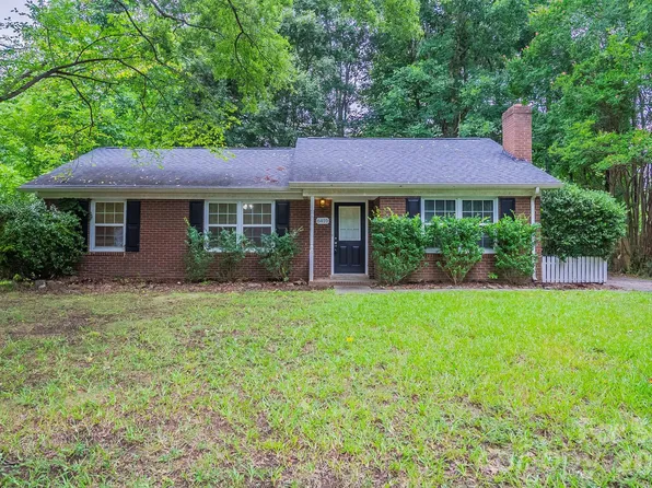 6410 Pineburr Ct, Charlotte, NC 28211