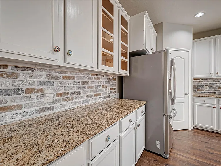 502 Mornington Ln — Photo 24