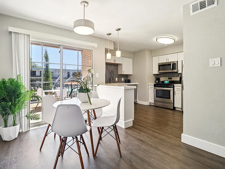 The Ashley at Bluffview Apartments — Photo 28