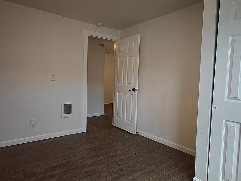 844 Harrington Ave NE #11 — Photo 7