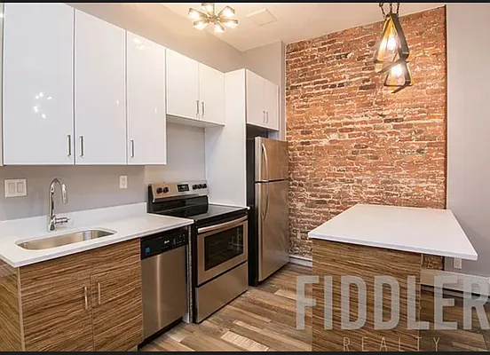 Rented by EXR | media 15