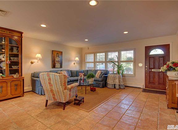 3rd image of 43 Dutchess Blvd