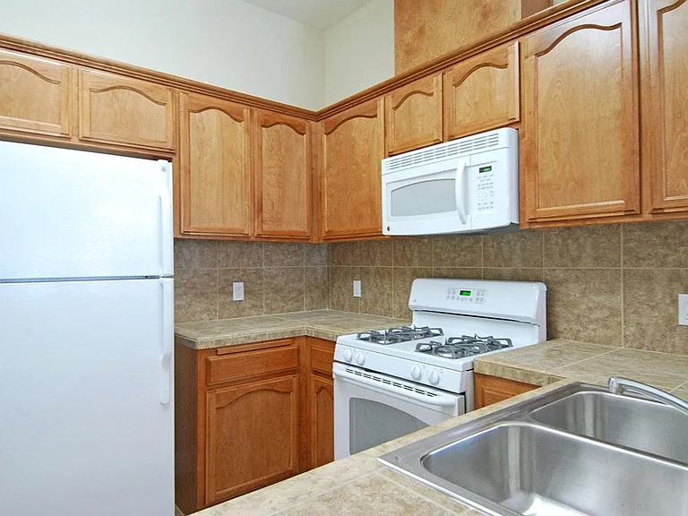 642 Jasmine Parke Dr — Photo 4