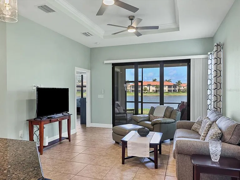10424 Crooked Creek Dr — Photo 9