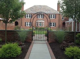 1046 Farmington Ave, West Hartford, CT 06107