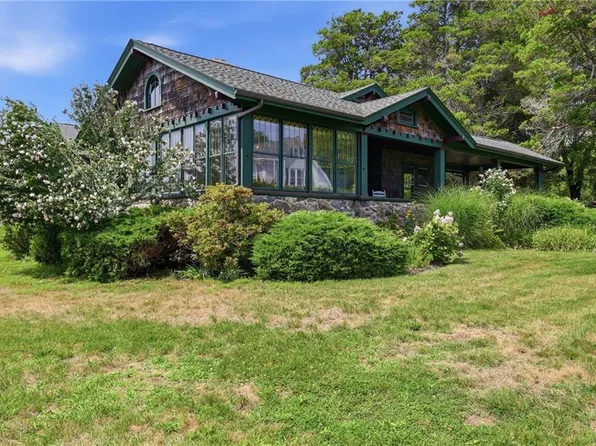 14 Wood Ave, Narragansett, RI 02882