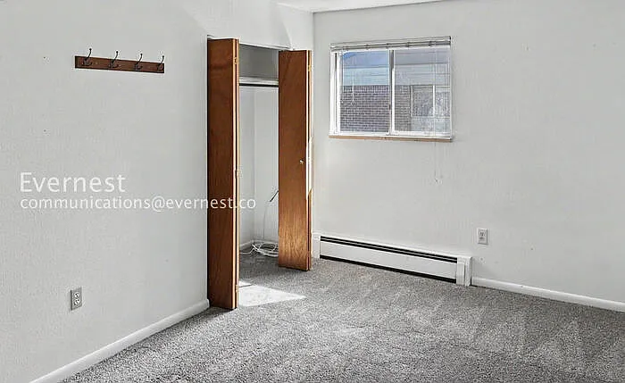 1305 Burton Ct #4 — Photo 13