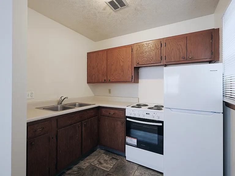 1341 E St #3 — Photo 3