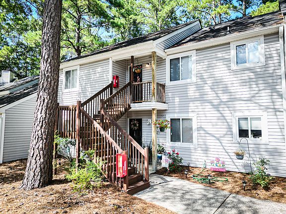 2nd image of 19 Rudwick Cir