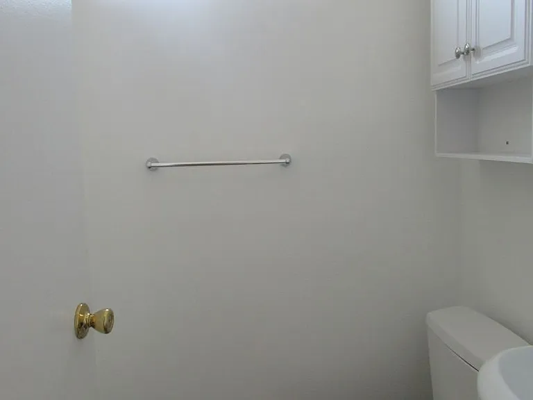 908 E Cypress Ave — Photo 6