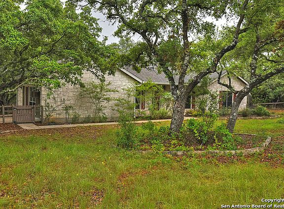 3rd image of 581 Dresden Wood Dr
