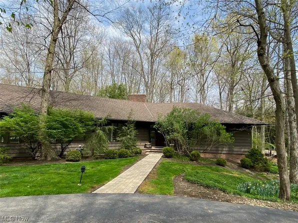 32930 Creekside Dr, Pepper Pike, OH 44124