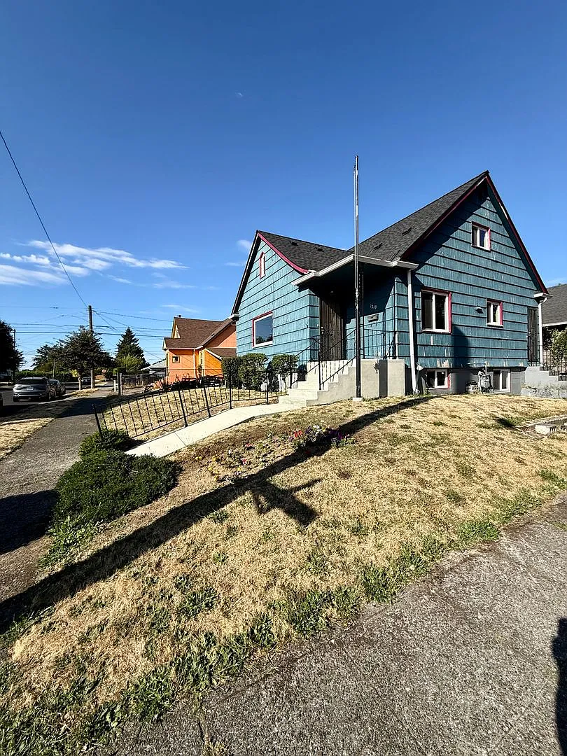 Charming Tacoma Craftsman with Spacious Basement & Bonus Area — Photo 2
