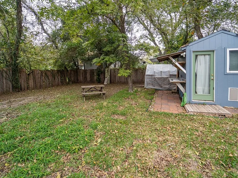 1006 W North St — Photo 10