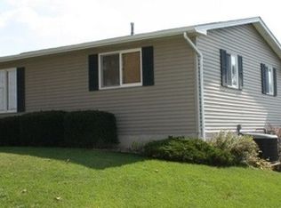 820 3rd Ave SE, Cascade, IA 52033