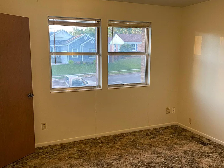 338 E Center St — Photo 20