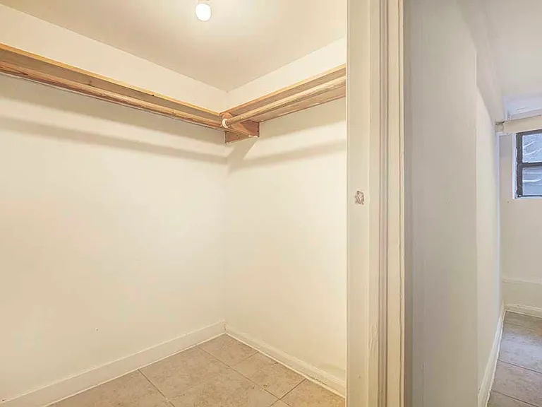 249 E 10th St #17 — Photo 7