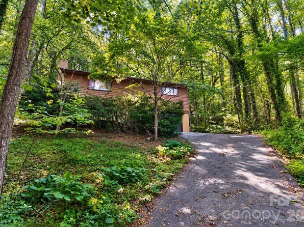 8 Shadywood Cir, Asheville, NC 28803