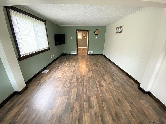 5th image of 224 Bethel St
