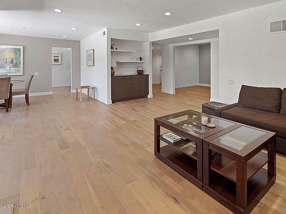 5th image of 534 S Oak Knoll Ave Unit 305