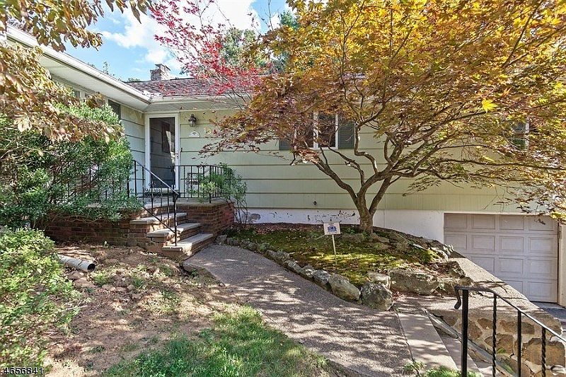 1st image of 16 Evergreen Dr
