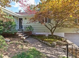 16 Evergreen Dr, North Caldwell, NJ 07006
