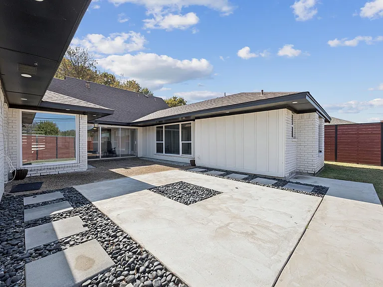2833 Meadowbrook Dr — Photo 32