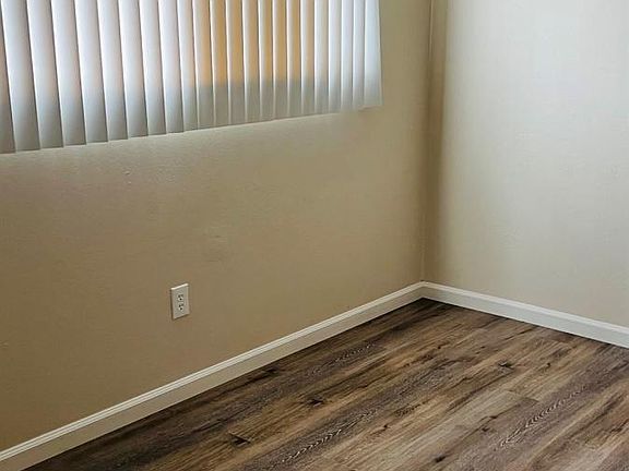 5th image of 3911 Hamilton Ave #6