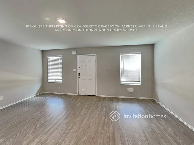 5449 Verdugos Palace — Photo 5