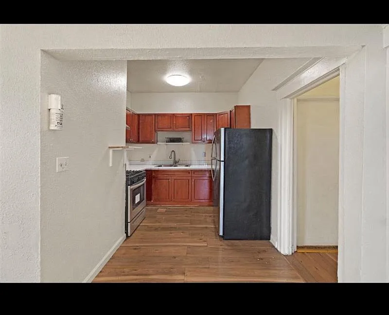 5 bed, 2364 sqft, $3,500 — Photo 3