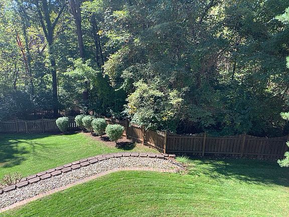4th image of 905 Timberlake Dr