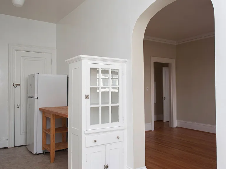 Gray Court Apartments — Photo 15