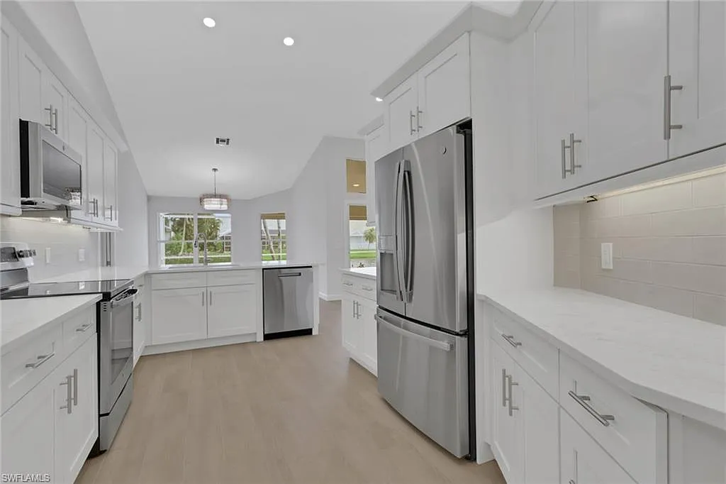 4 bed, 2.0 bath, 2000 sqft, $3,900 — Photo 4