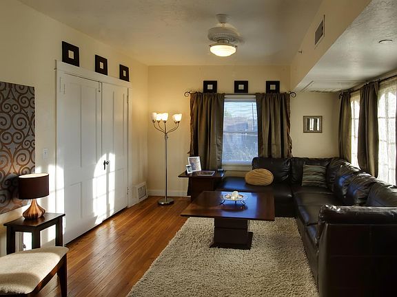 2nd image of 605 E 9th St APT 206