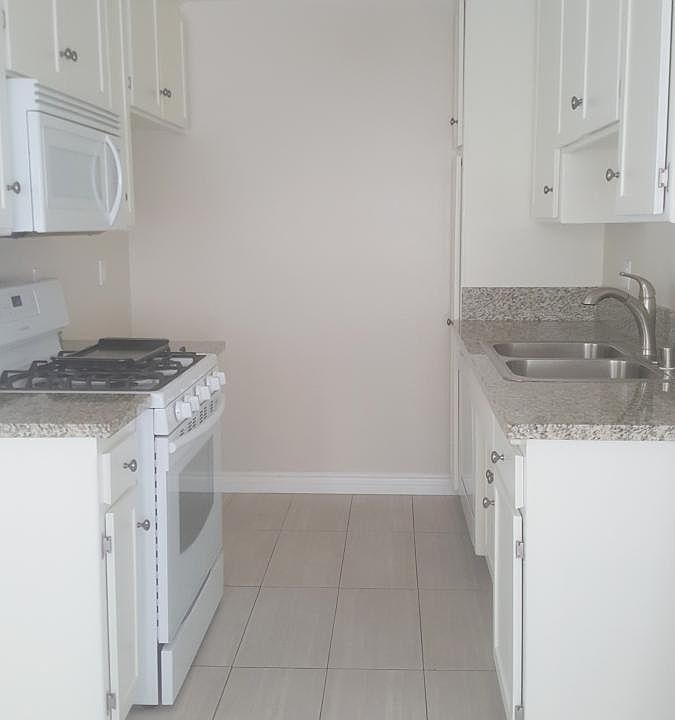 1st image of 419 E Tujunga Ave APT 202