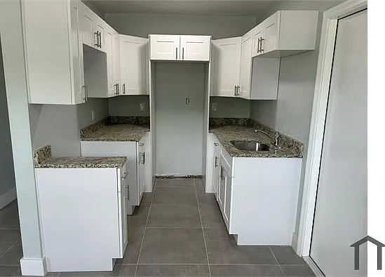4441 NE 14th Ter — Photo 5