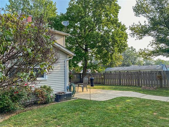 5th image of 7662 Dahlia Dr