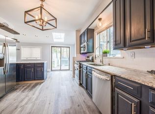28 Fairlawn St, South Hadley, MA 01075