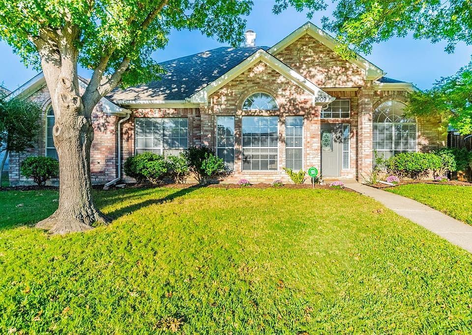 1st image of 1609 Waterford Dr
