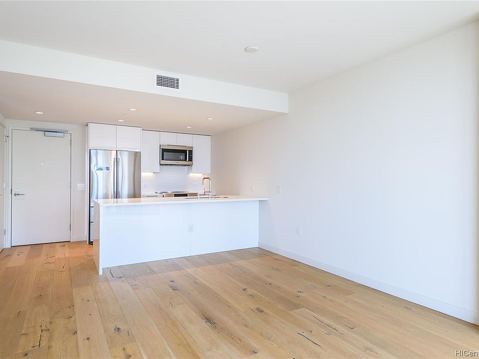 1st image of 1001 Queen St #808