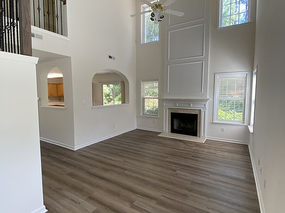 3rd image of 107 Cranwell Ct