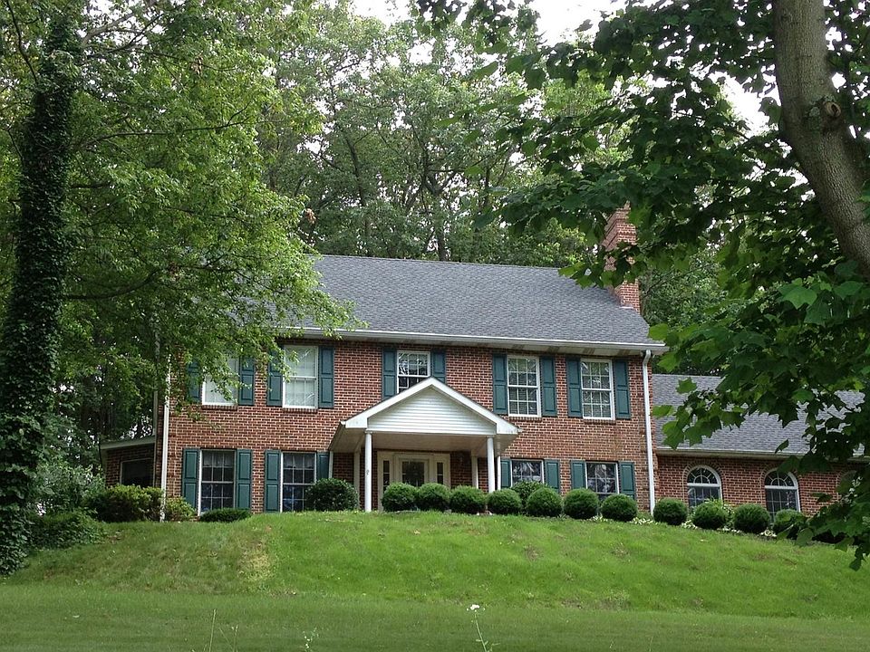 1st image of 9 Dominion Dr