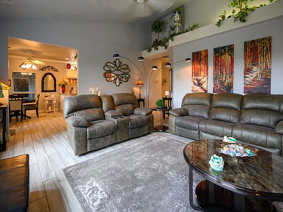 5th image of 2071 Hope Ln