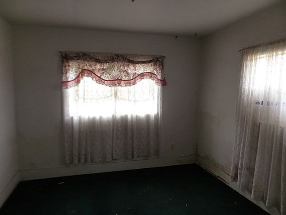 4th image of 828 Cedar St