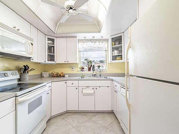 3rd image of 2631 Dudley Drive W #A
