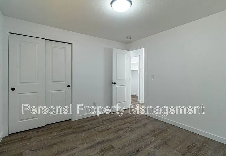 4325 E 17th St #6 — Photo 7