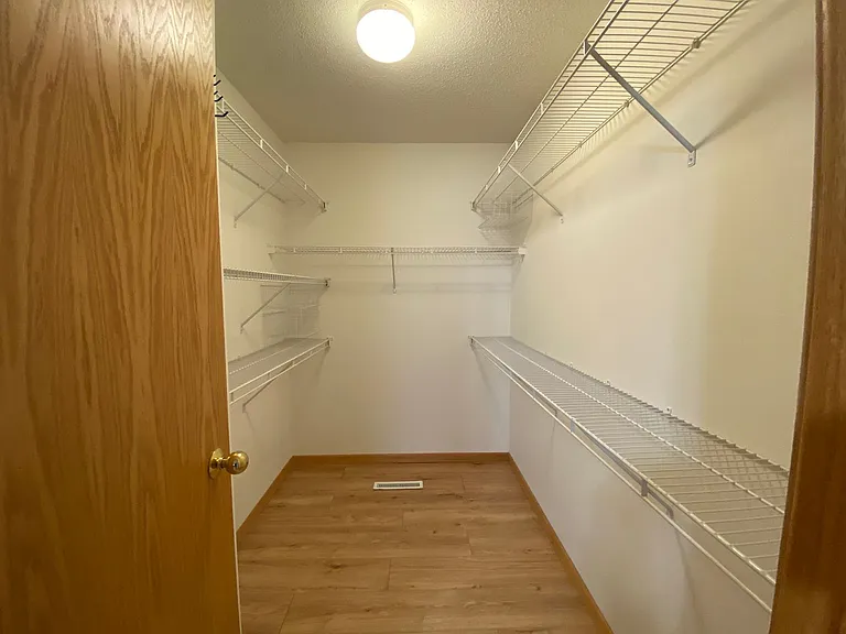 2570 Amber Valley Ct S — Photo 17