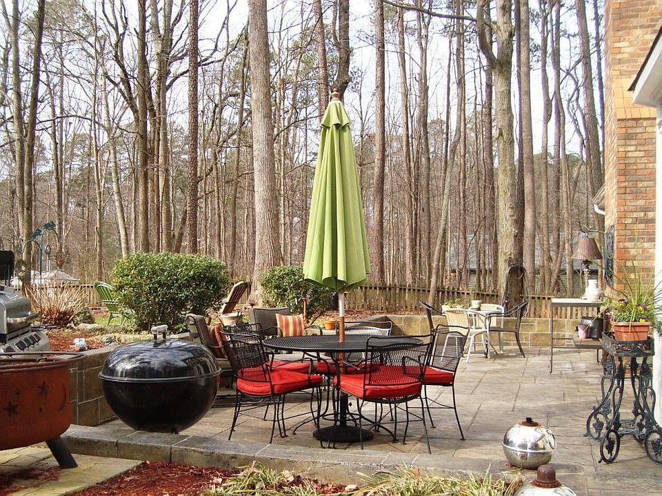 Huge stamped concrete Patio.
