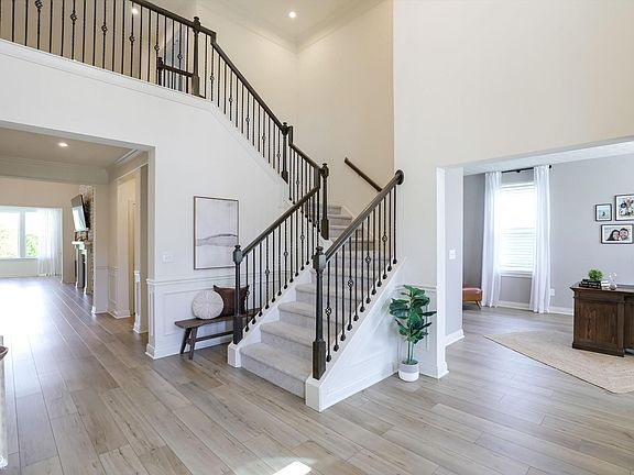 4th image of 702 Whispering Oaks Dr