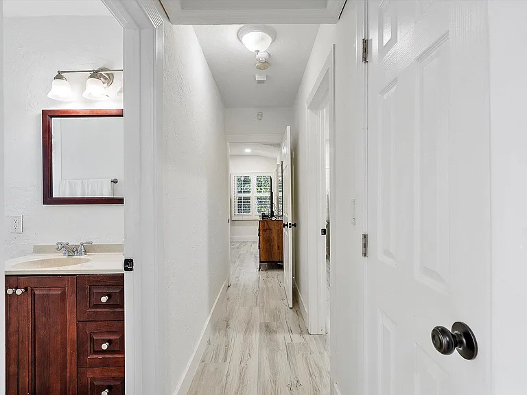 411 Poinciana Dr — Photo 30
